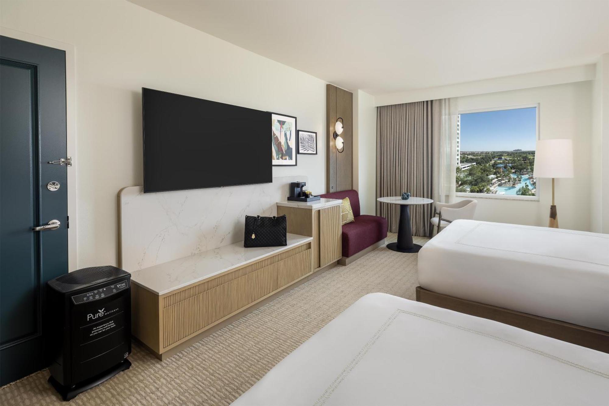 Queen Room with Pool View - Allergy Friendly